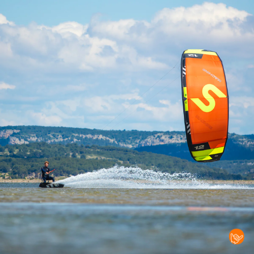 Hoe stel je de bindingen af op een Slingshot kiteboard?